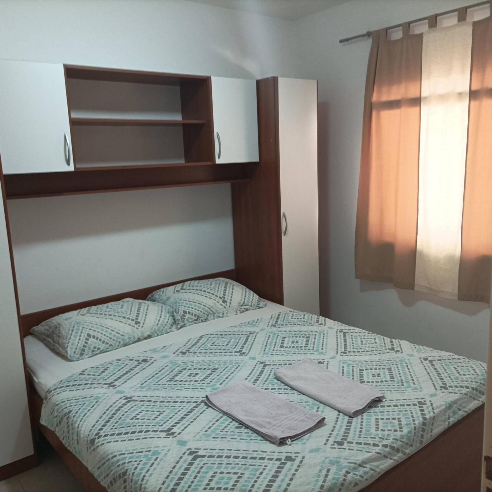 Apartments Vir Delfin Luaran gambar
