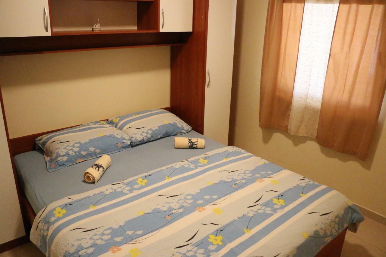 Apartments Vir Delfin Luaran gambar