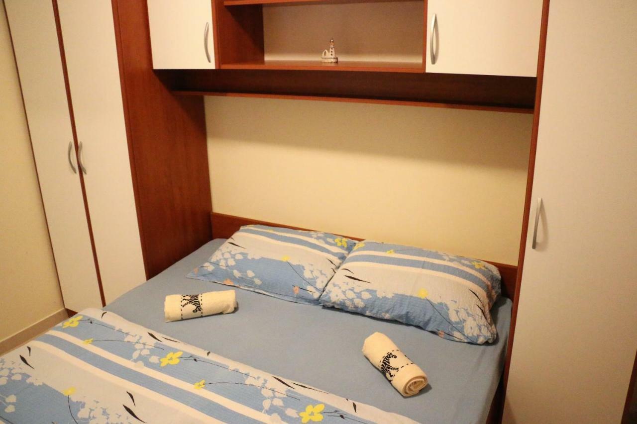 Apartments Vir Delfin Luaran gambar