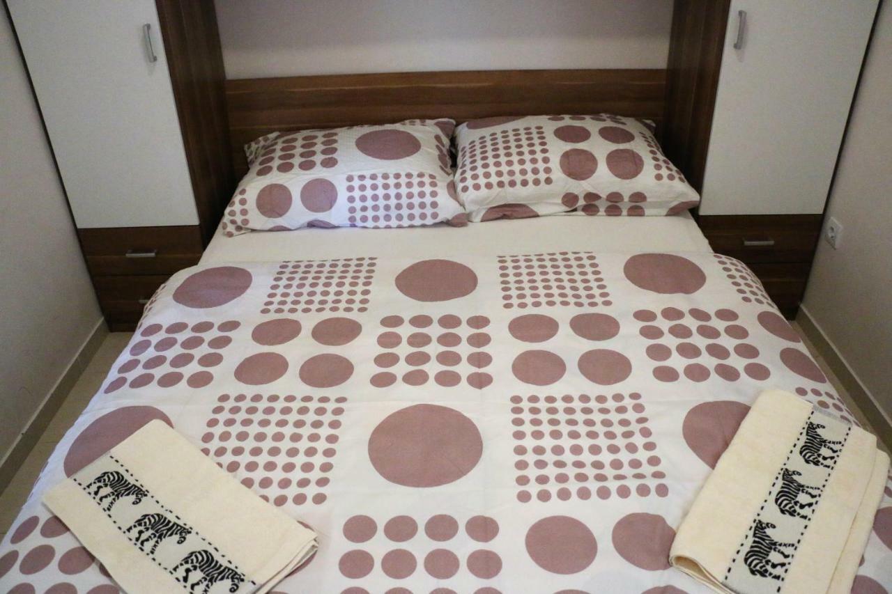 Apartments Vir Delfin Luaran gambar