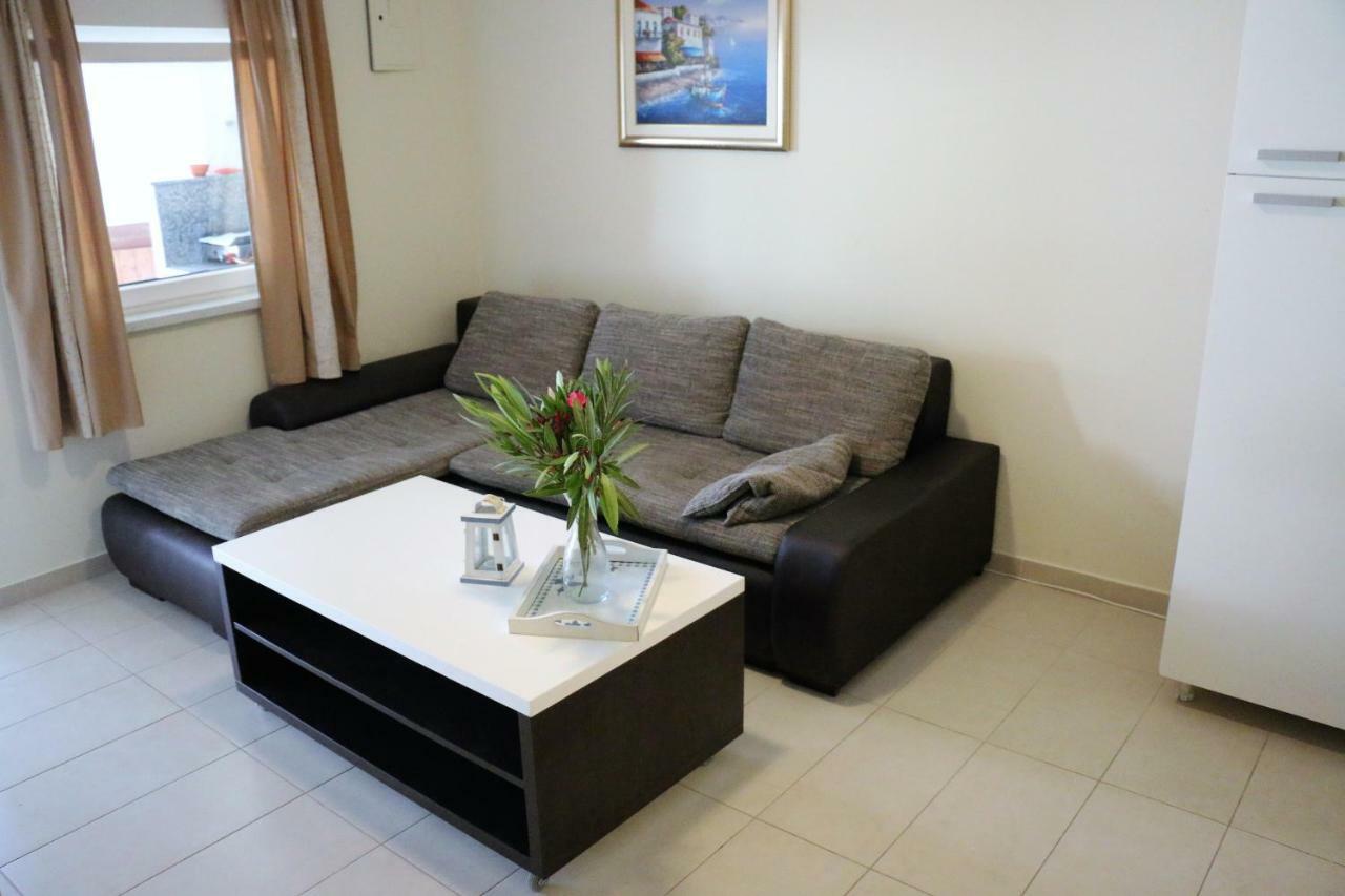 Apartments Vir Delfin Luaran gambar