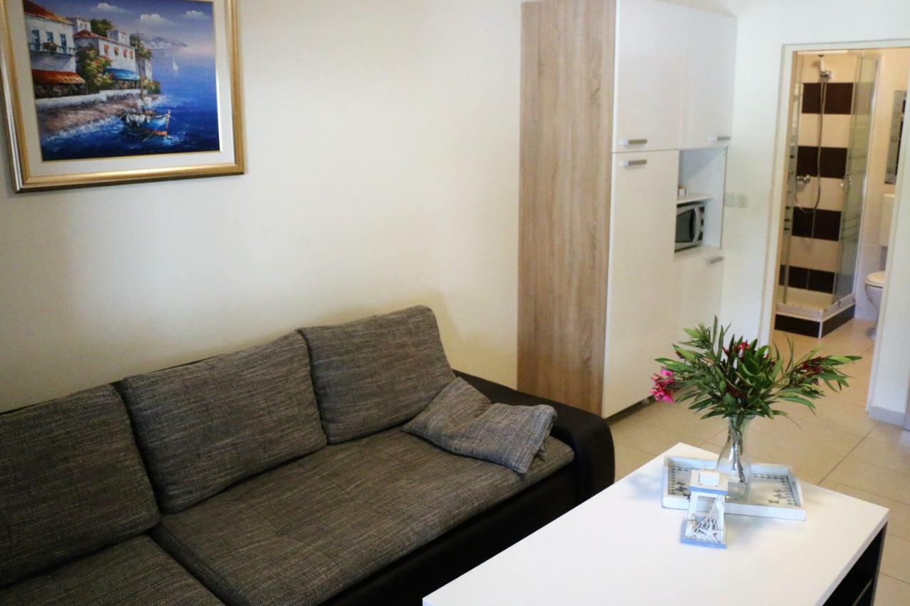 Apartments Vir Delfin Luaran gambar