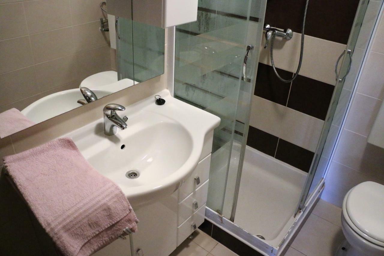 Apartments Vir Delfin Luaran gambar