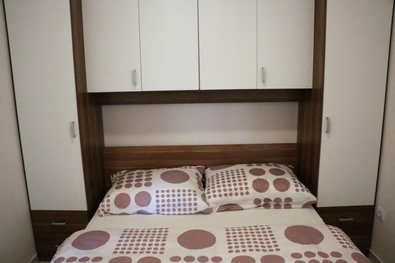 Apartments Vir Delfin Luaran gambar